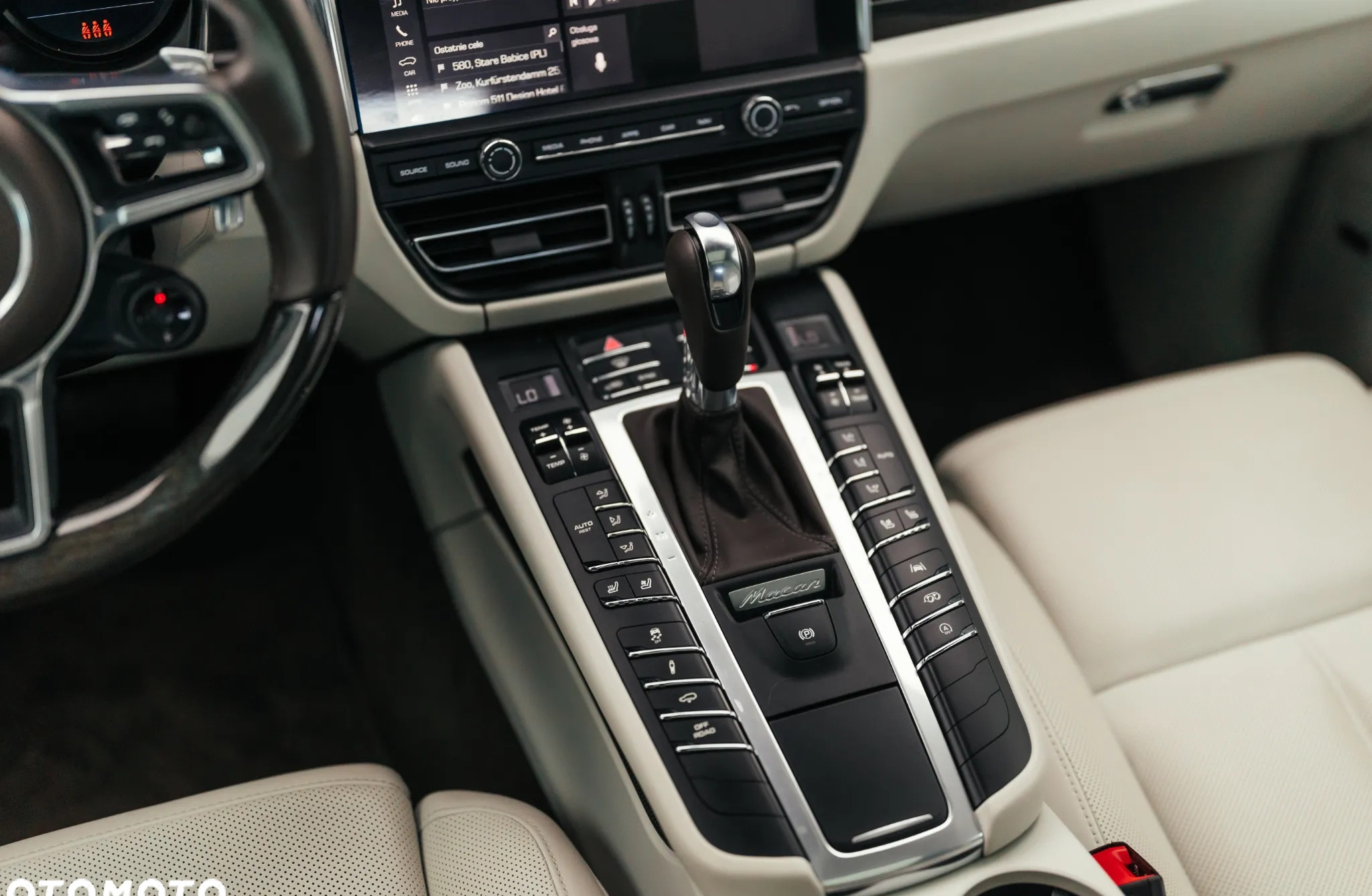 Porsche Macan cena 349900 przebieg: 46200, rok produkcji 2019 z Dąbie małe 562